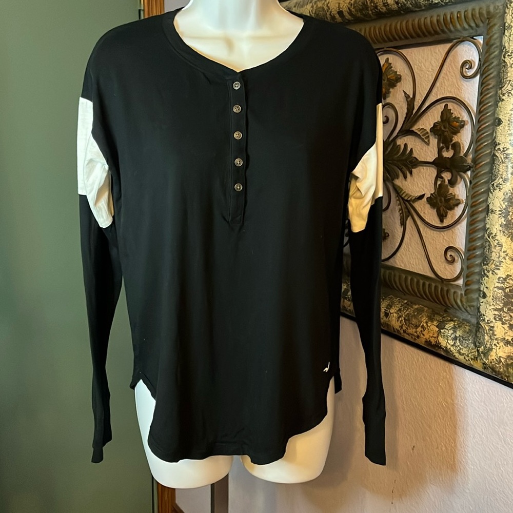 Cool  Hollister Black Henley with striped Sleeve Top Sz S💚